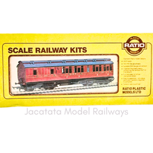 Load image into Gallery viewer, Ratio - 5723 - LMS Ex MR - Express Clerestory - Brake 3rd Coach - Plastic Model Kit - 4mm Scale - 00/HO Gauge Wheels
