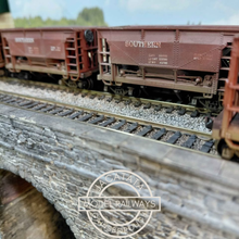 Load image into Gallery viewer, Single Bay Hopper Cars - Rake of 8 - Southern - Weathered - HO Gauge
