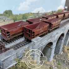 Load image into Gallery viewer, Single Bay Hopper Cars - Rake of 8 - Southern - Weathered - HO Gauge
